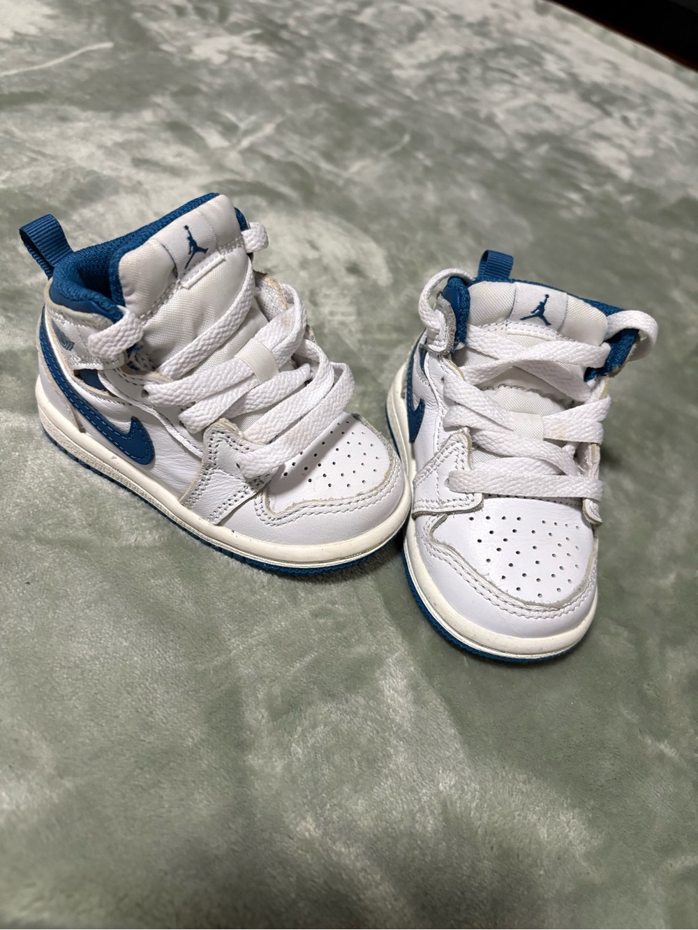 Nike White and Blue Kids High-Top Sneakers